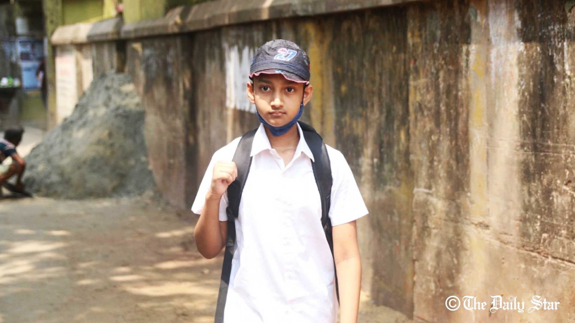 ১৯ দিন পর স্কুলে গেল শিক্ষক হৃদয় চন্দ্র মণ্ডলের ছেলে শ্রেষ্ঠ মণ্ডল