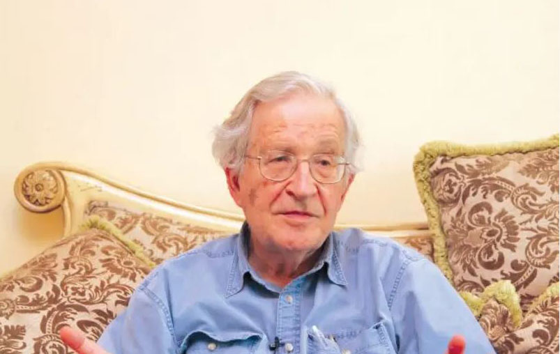 রাশিয়ার সঙ্গে ইউক্রেনের সমঝোতায় আসা উচিত: নোয়াম চমস্কি