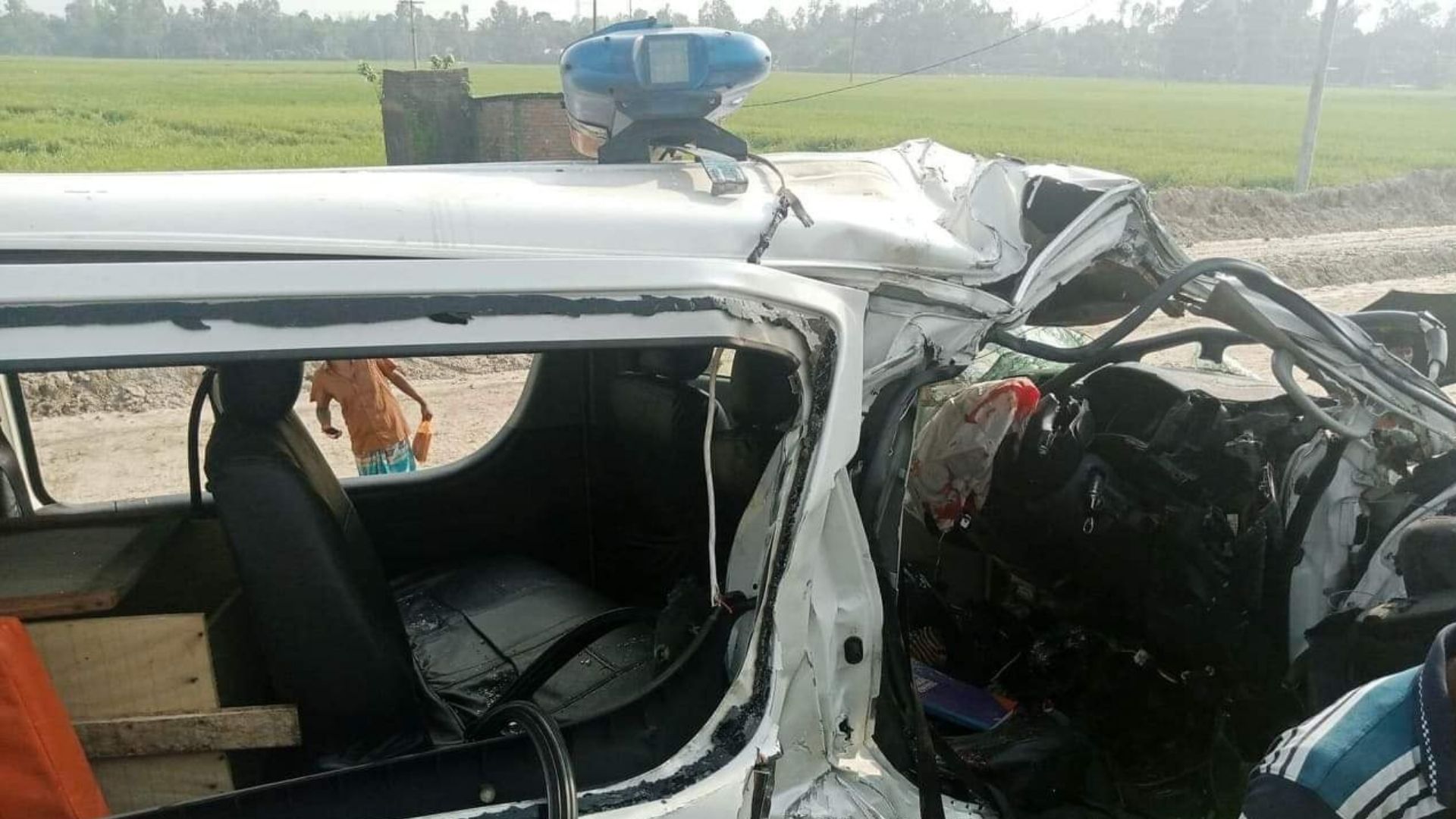 স্ত্রীর মরদেহ নিয়ে বাড়ি ফেরার পথে সড়ক দুর্ঘটনায় স্বামী নিহত