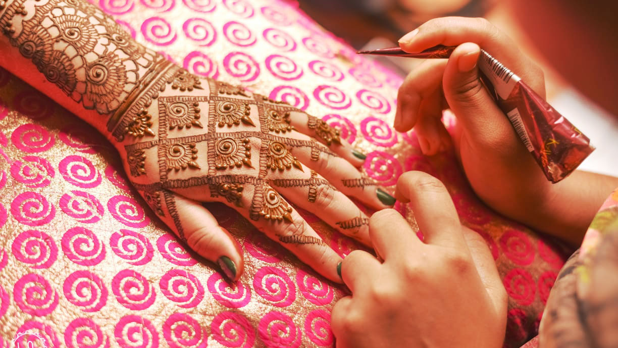মেহেদির রঙ গাঢ় করার কৌশল