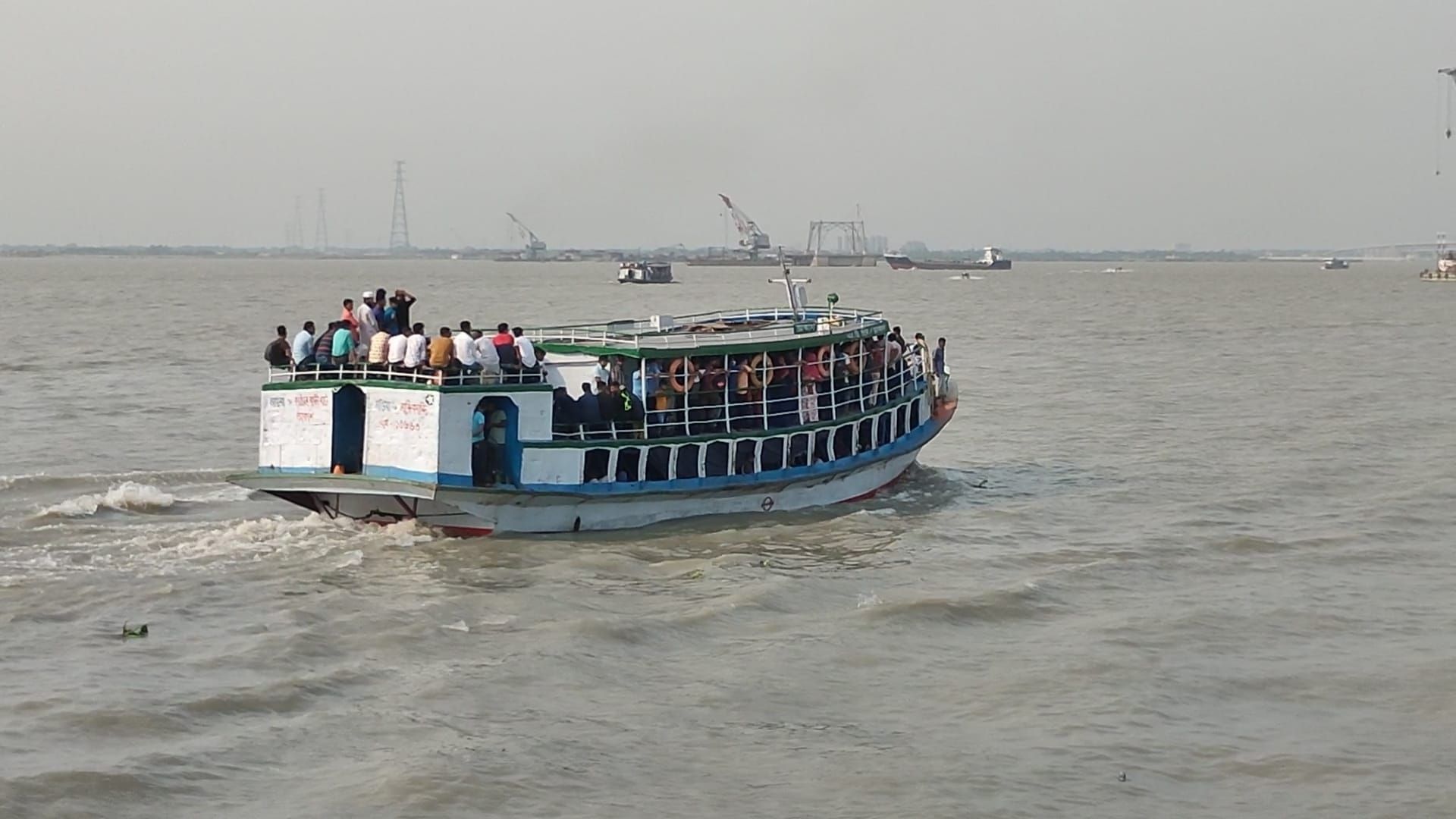 কালবৈশাখীর আভাস, শিমুলিয়ায় লঞ্চ চলাচল বন্ধ&nbsp;