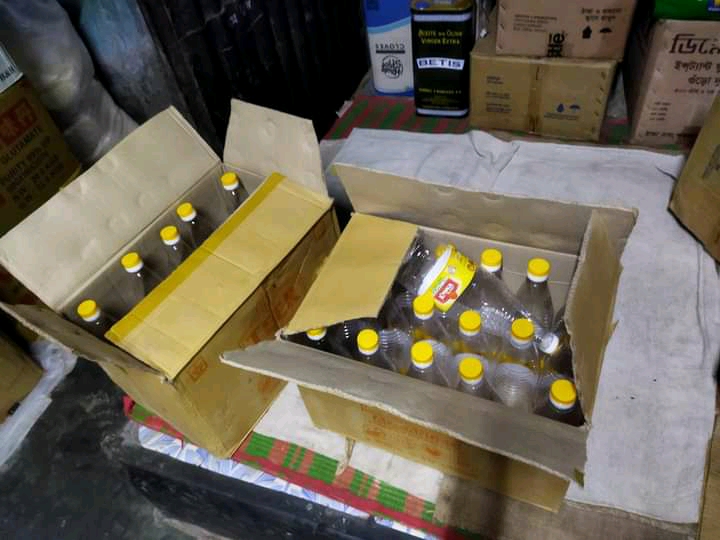 সয়াবিন তেলের বোতল খুলে বিক্রির দায়ে ৪ দোকান বন্ধ