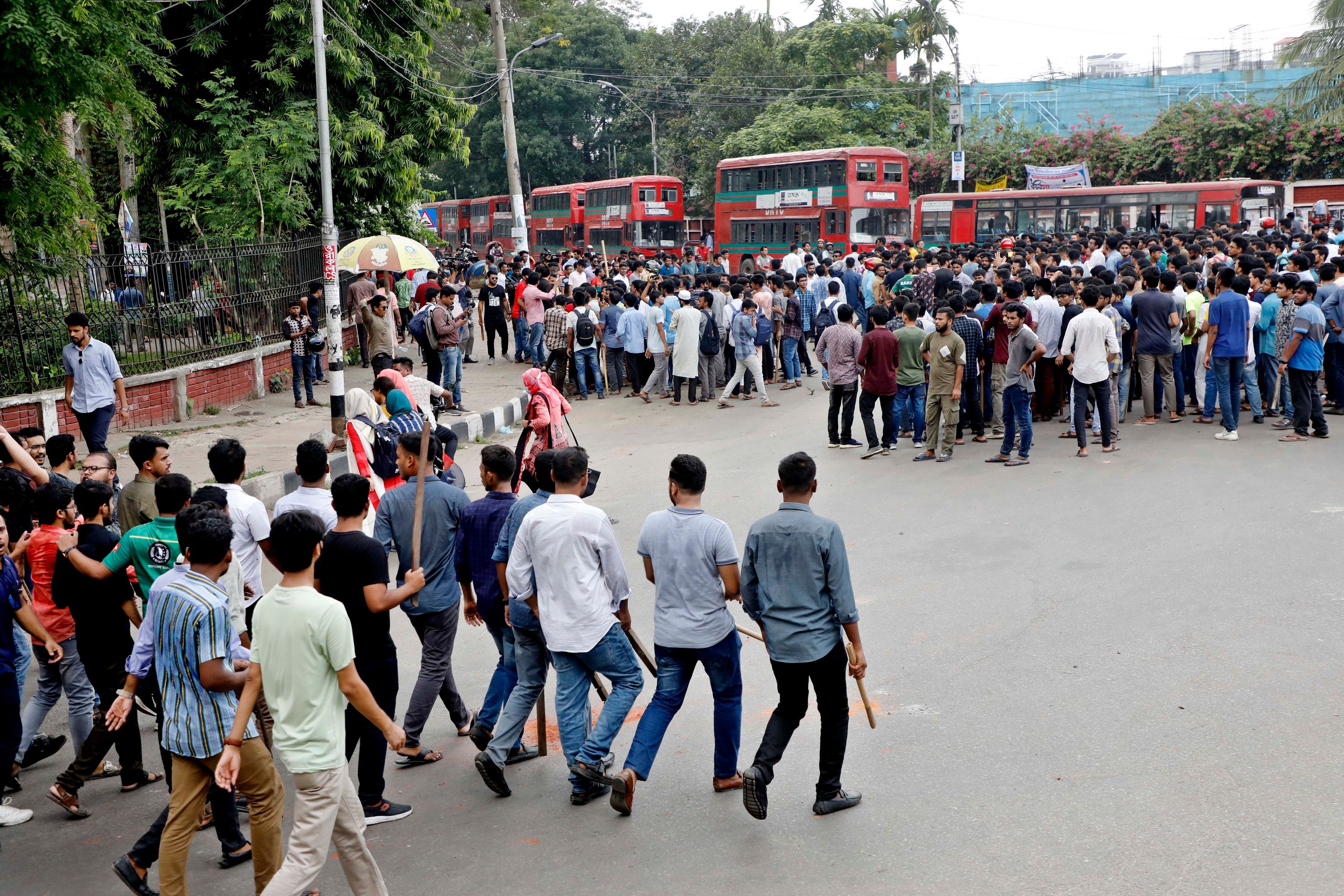 ঢাবিতে ছাত্রদলের উপর ছাত্রলীগের হামলা: ২ ছাত্রদল কর্মীসহ আটক ৩