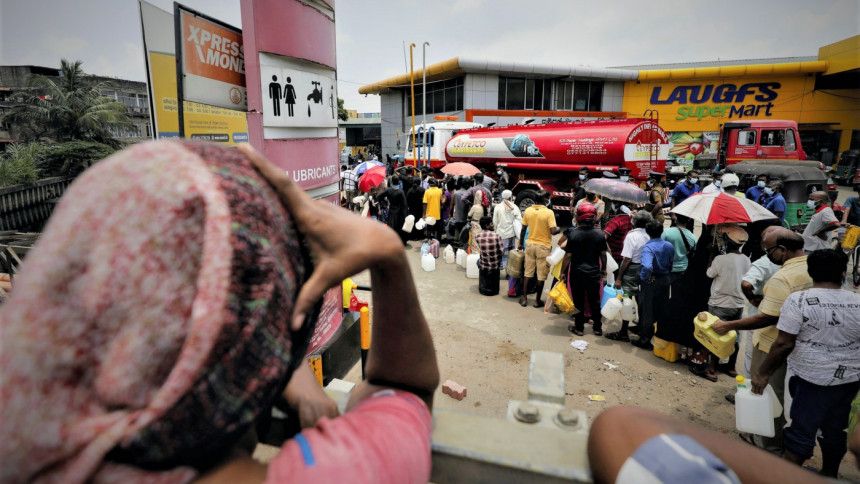 সংকট মোকাবিলায় রাশিয়া থেকে তেল নিচ্ছে শ্রীলঙ্কা