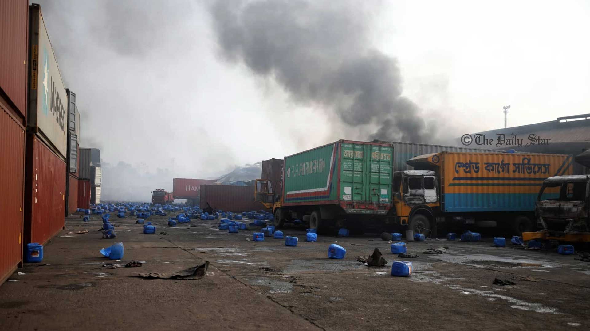 সীতাকুণ্ডে অগ্নিকাণ্ড: ২ ফায়ার ফাইটারসহ ঢাকায় আনা হয়েছে ১৪ জনকে&nbsp;