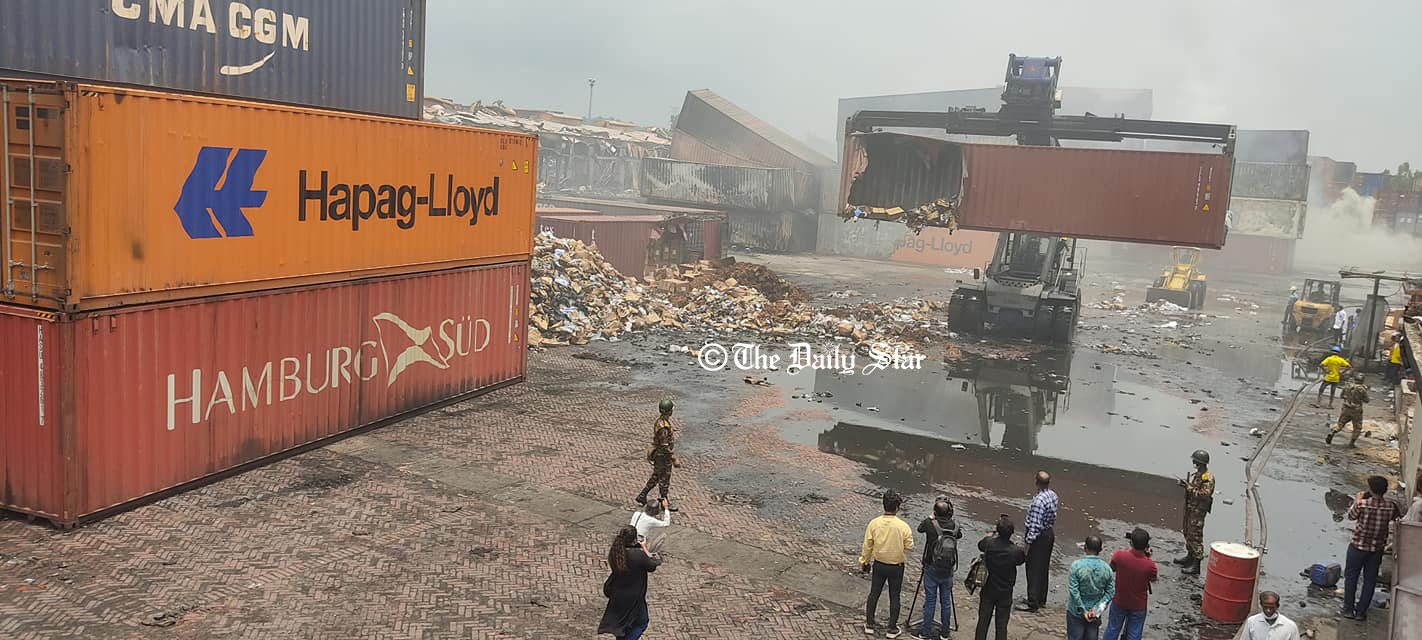 এখনো ধোঁয়ায় আচ্ছন্ন সীতাকুণ্ডের বিএম ডিপো