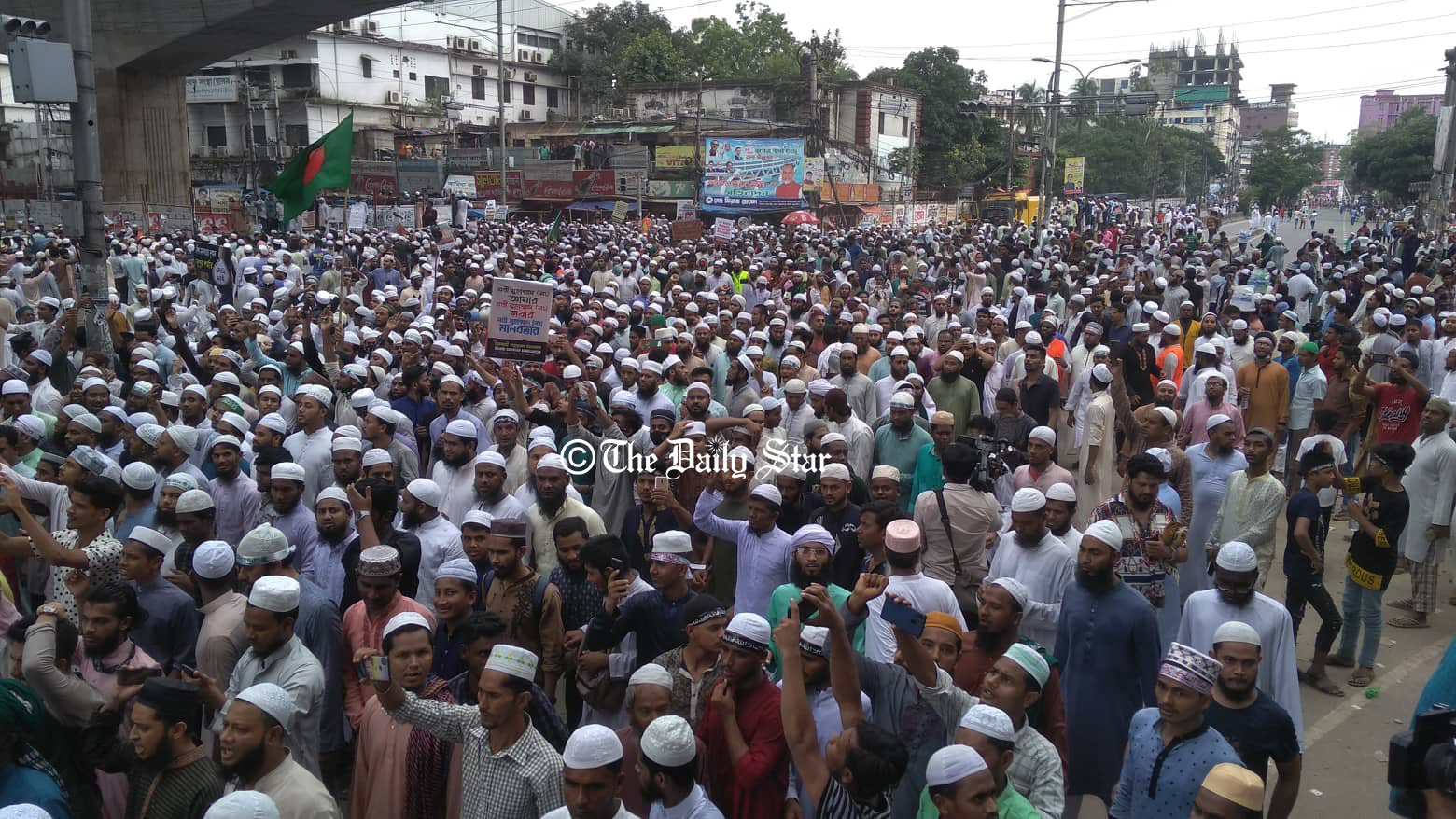 মহানবীকে (সা.) নিয়ে বিজেপি নেতার মন্তব্য: বায়তুল মোকাররম এলাকায় বিক্ষোভ
