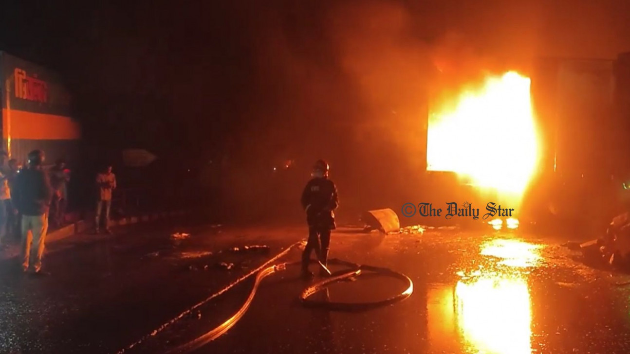 সীতাকুণ্ডে অগ্নিকাণ্ড: আরও ৫ দিন সময় চাইল তদন্ত কমিটি