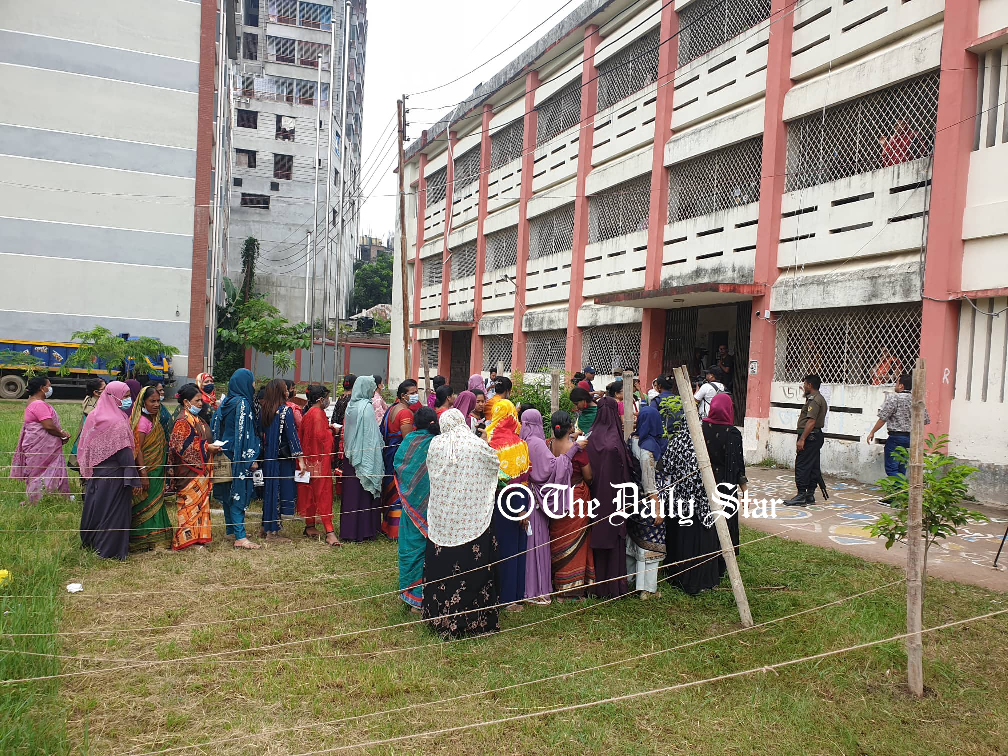 কুমিল্লায় ভোটগ্রহণ শুরু হয়েছে