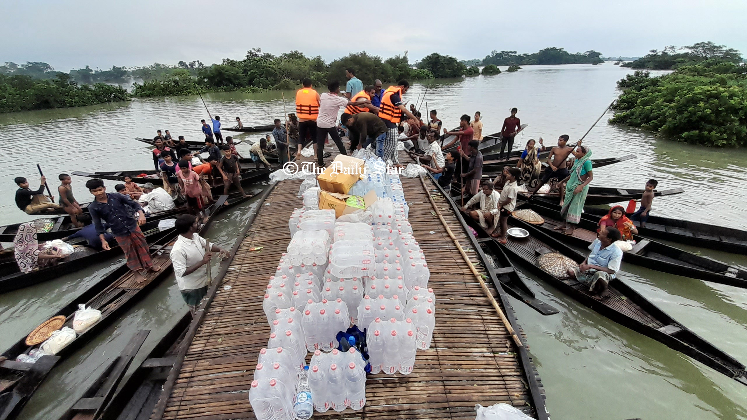সিলেটে বানভাসিদের সহায়তা: উদ্যোগের চেয়ে বড় ঘাটতি সমন্বয়ে