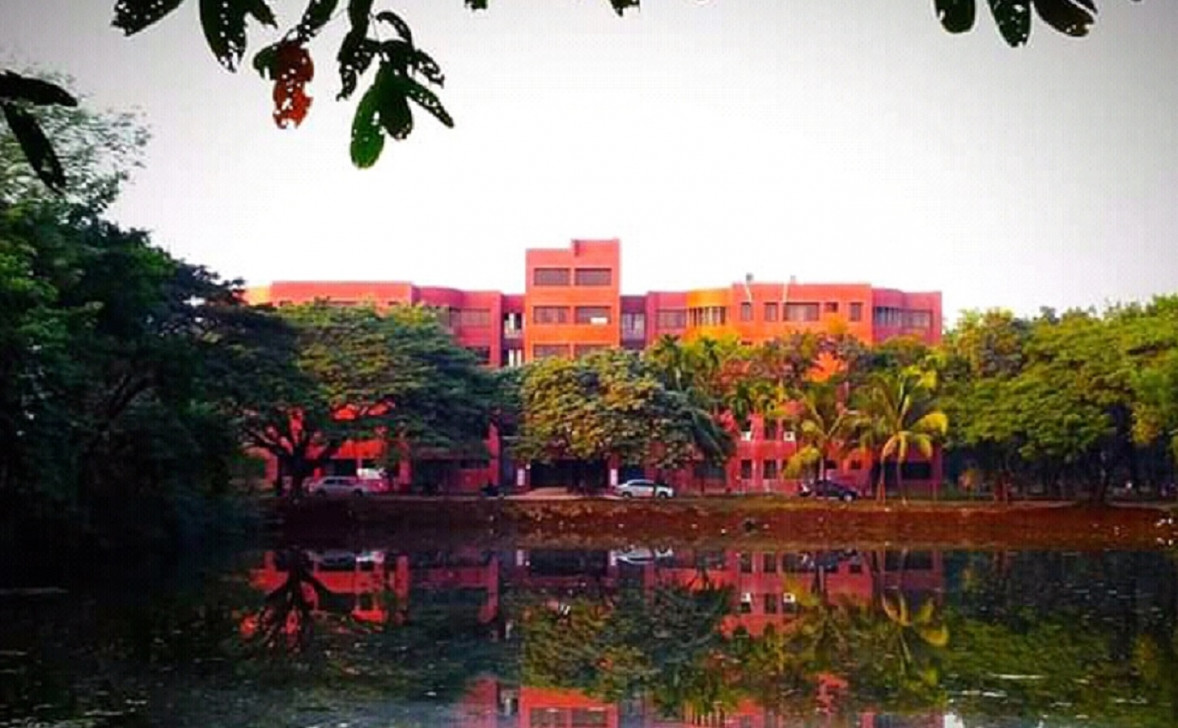 শত কোটি টাকা ‘অপচয়' ও অনুমোদনহীন উইকেন্ড প্রোগ্রামের দায় কার?