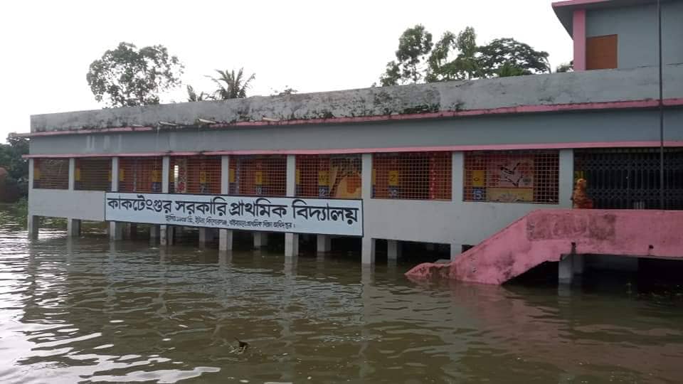 বন্যায় কিশোরগঞ্জে ২২৫ শিক্ষাপ্রতিষ্ঠানে পাঠদান বন্ধ