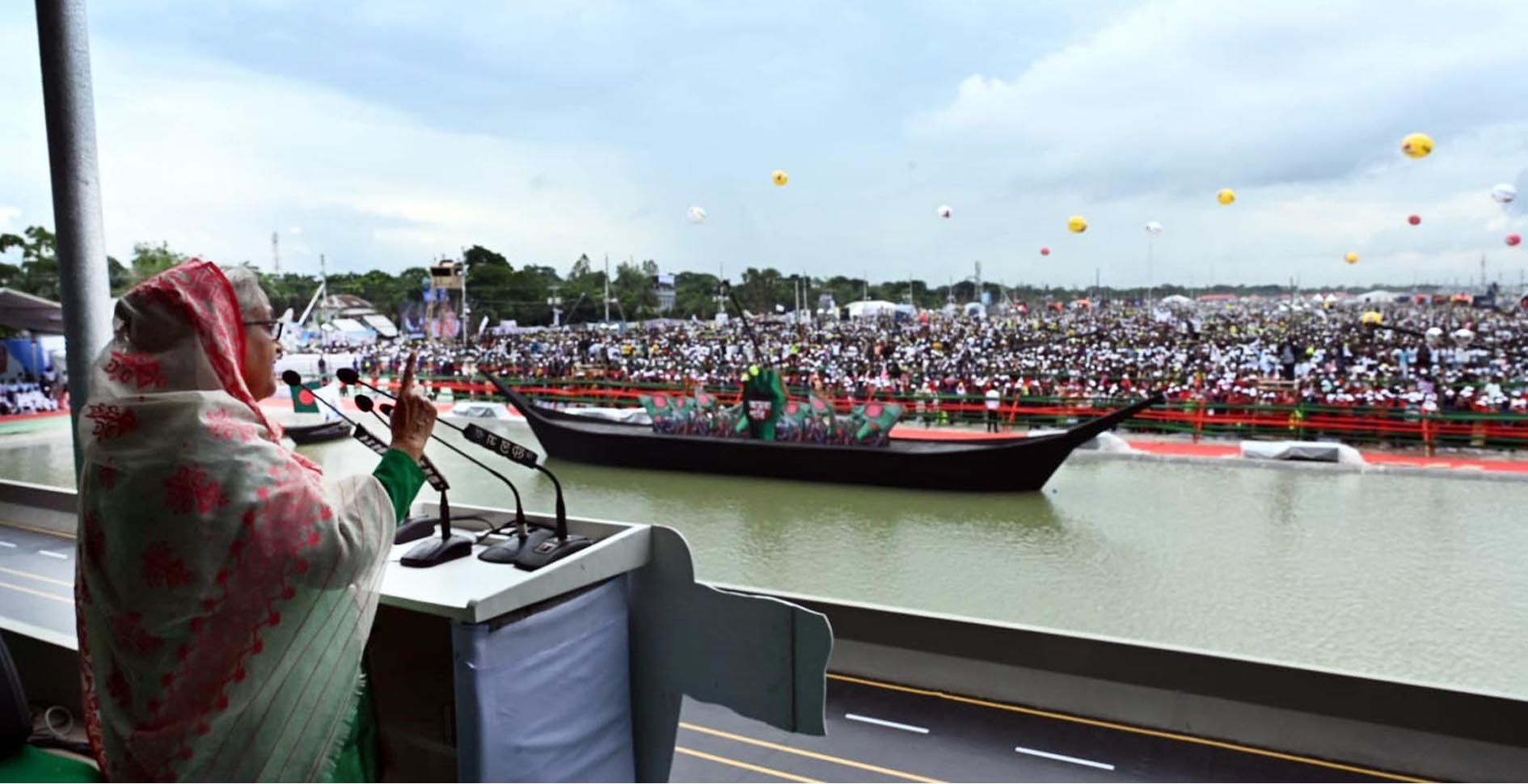 ‘খালেদা জিয়াকে জিজ্ঞেস করি, আসুন দেখে যান, পদ্মা সেতু নির্মাণ করেছি’