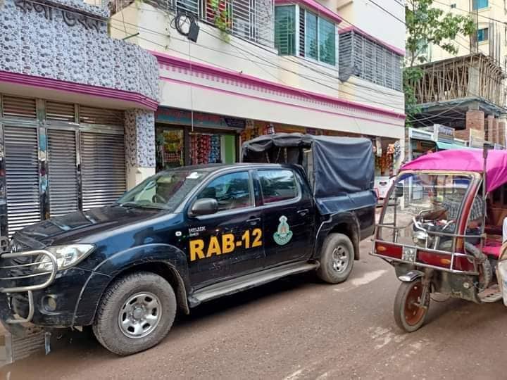 শিহাবের মৃত্যু: সৃষ্টি স্কুলে র‌্যাব-পুলিশের অভিযান, ৯ শিক্ষক আটক