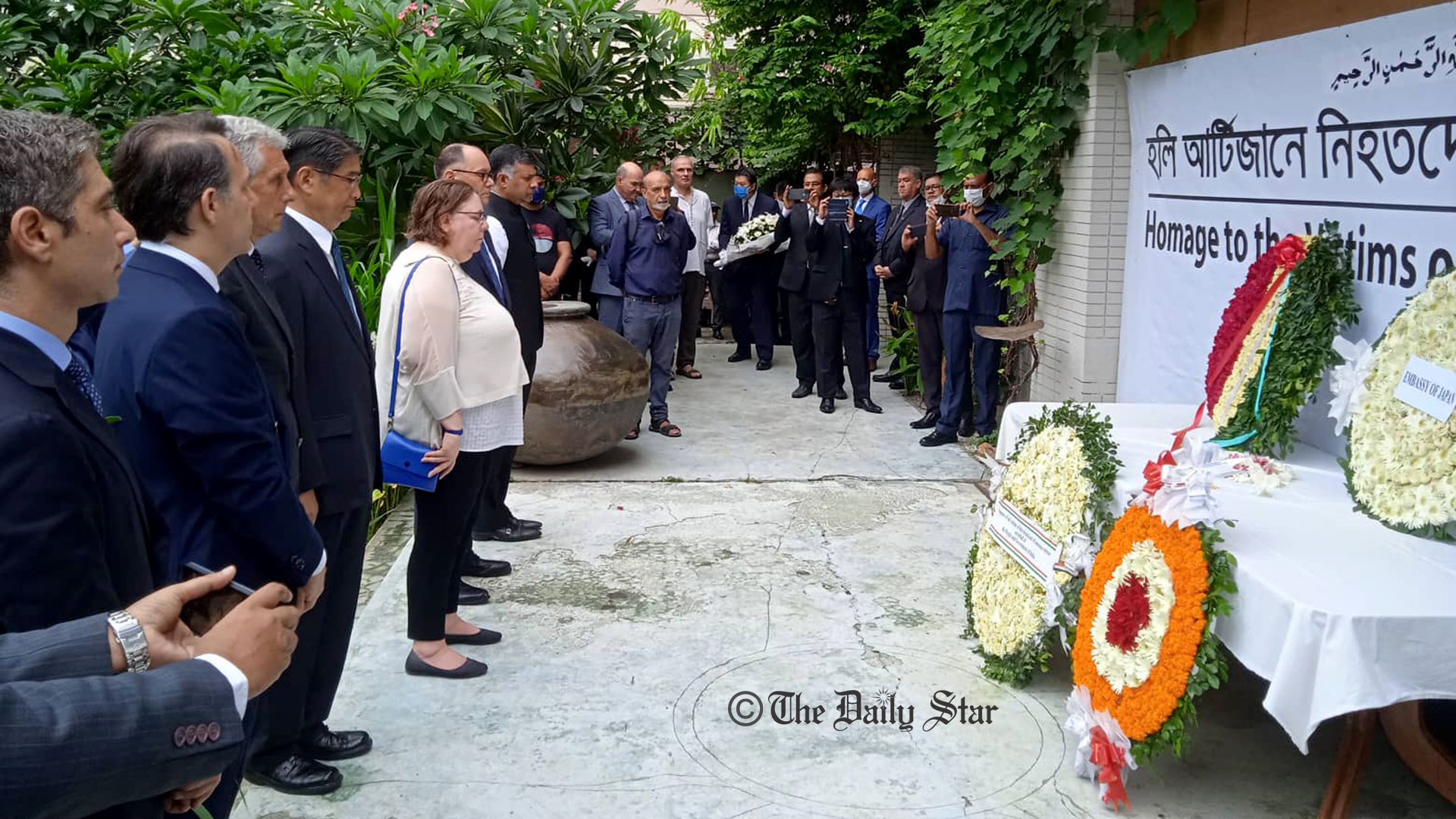 হোলি আর্টিজানে নিহতদের প্রতি রাষ্ট্রদূতদের শ্রদ্ধা