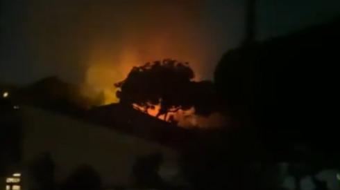 প্রধানমন্ত্রীর বাড়িতে আগুন দিলেন শ্রীলঙ্কার বিক্ষোভকারীরা