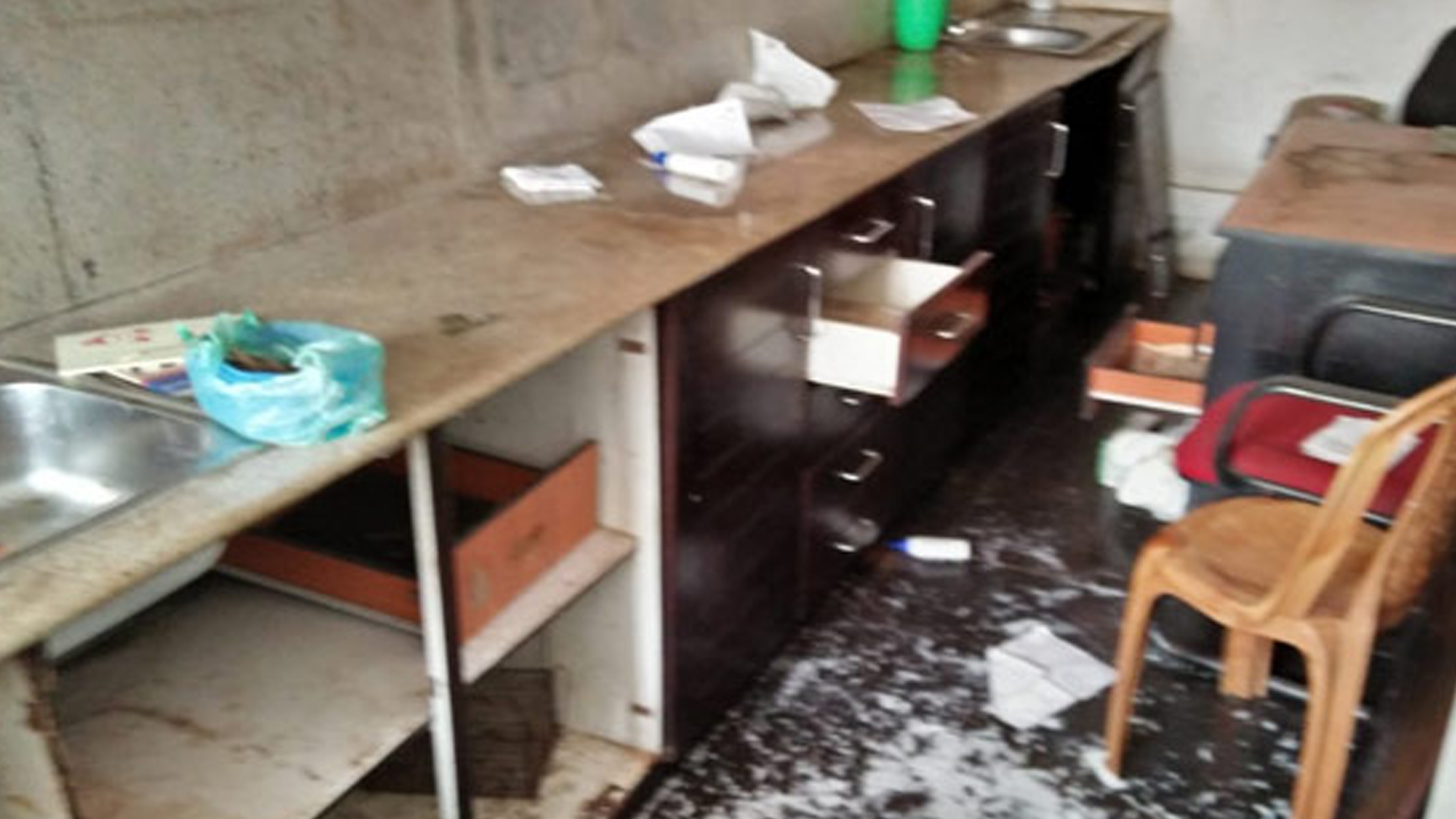 শ্রীলঙ্কার প্রধানমন্ত্রীর বাসভবনে চুরির অভিযোগে মামলা