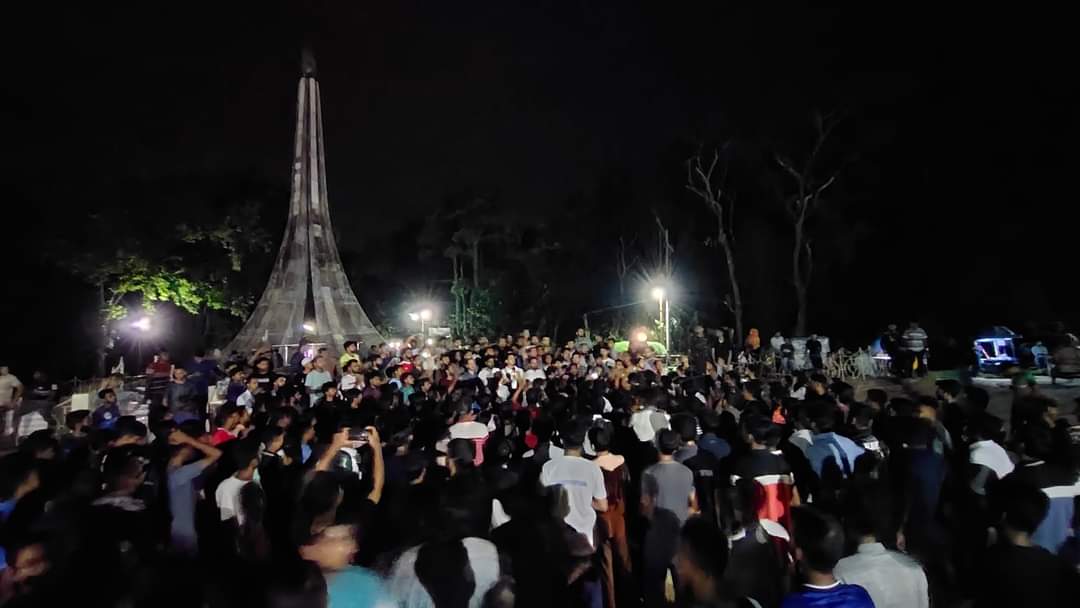 চবিতে ছাত্রী হেনস্তার বিচার ও নিরাপদ ক্যাম্পাসের দাবিতে ছাত্রলীগের বিক্ষোভ