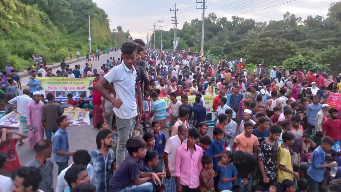 বিদ্যুৎ-পানির দাবিতে চট্টগ্রামে বায়েজিদ লিংক রোড অবরোধ