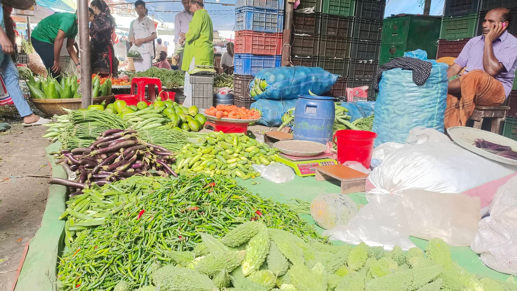 কাঁচা মরিচের কেজি ১৭০-১৮০ টাকা, সবজিতে স্বস্তি