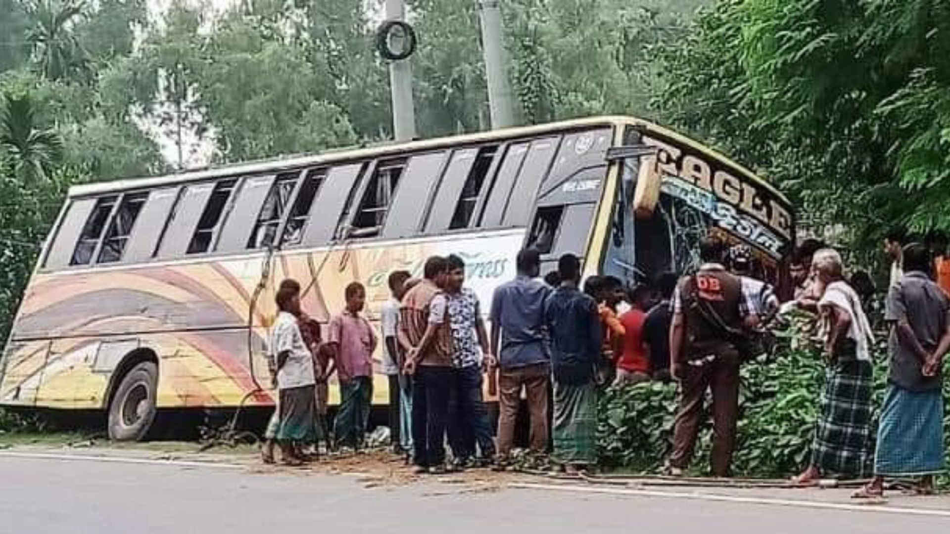 নজরদারির অভাব ও অব্যবস্থাপনায় অনিরাপদ টাঙ্গাইল মহাসড়ক