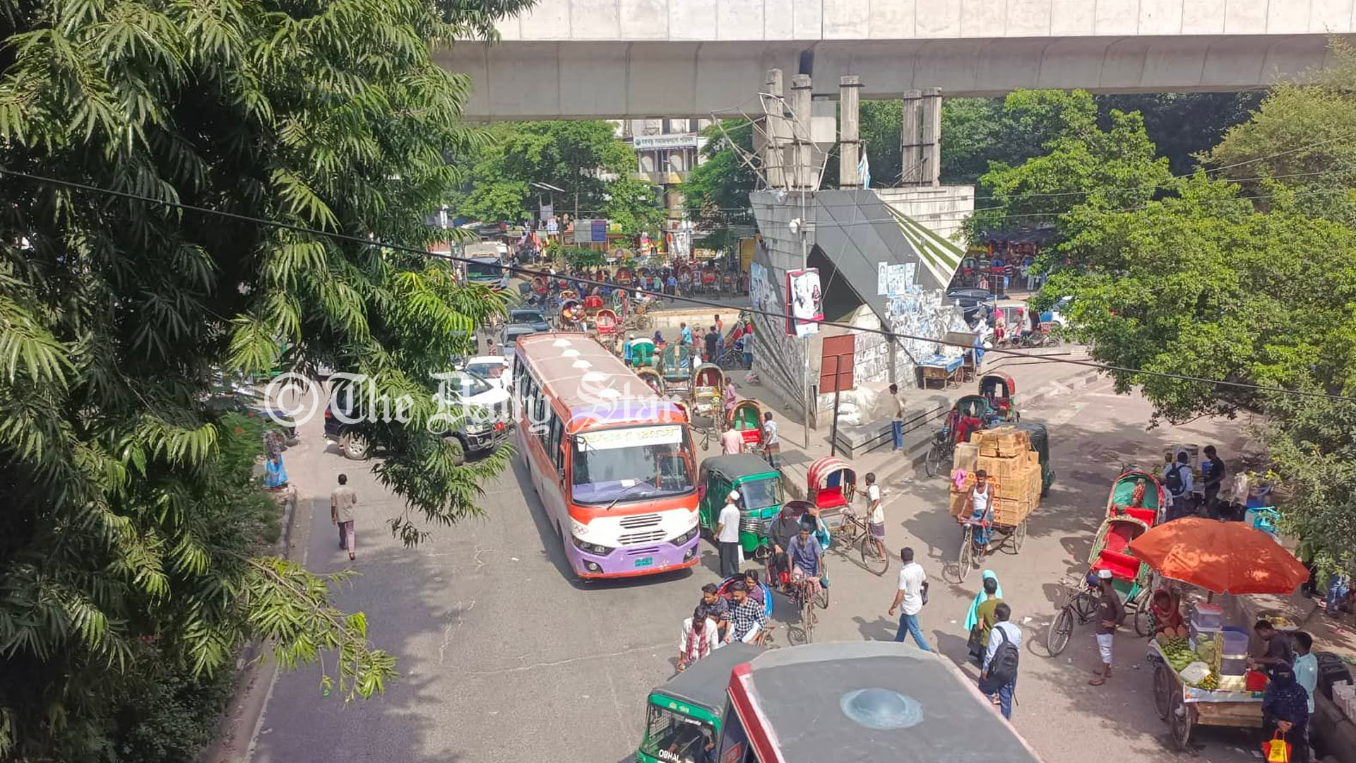 রাজধানীতে বাসভাড়া বেড়েছে ১৬.২৭ শতাংশ, নেওয়া হচ্ছে ২৫-৪০ শতাংশ