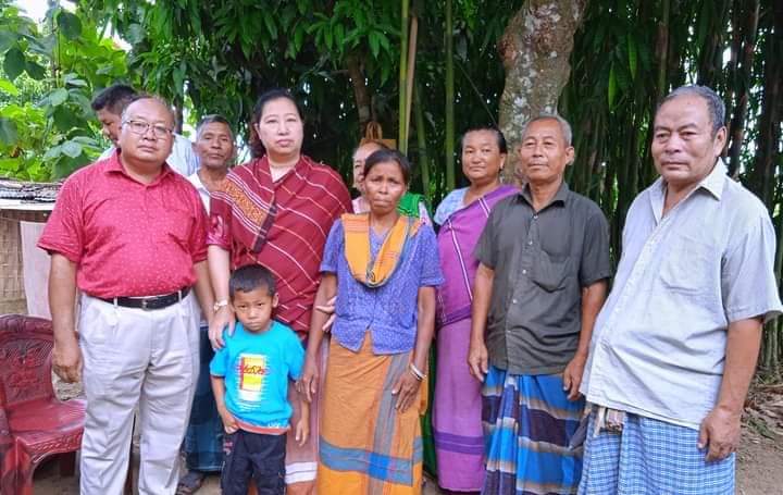 সন্তান বিক্রি করতে চাওয়া সেই মায়ের পাশে বাসন্তী চাকমা