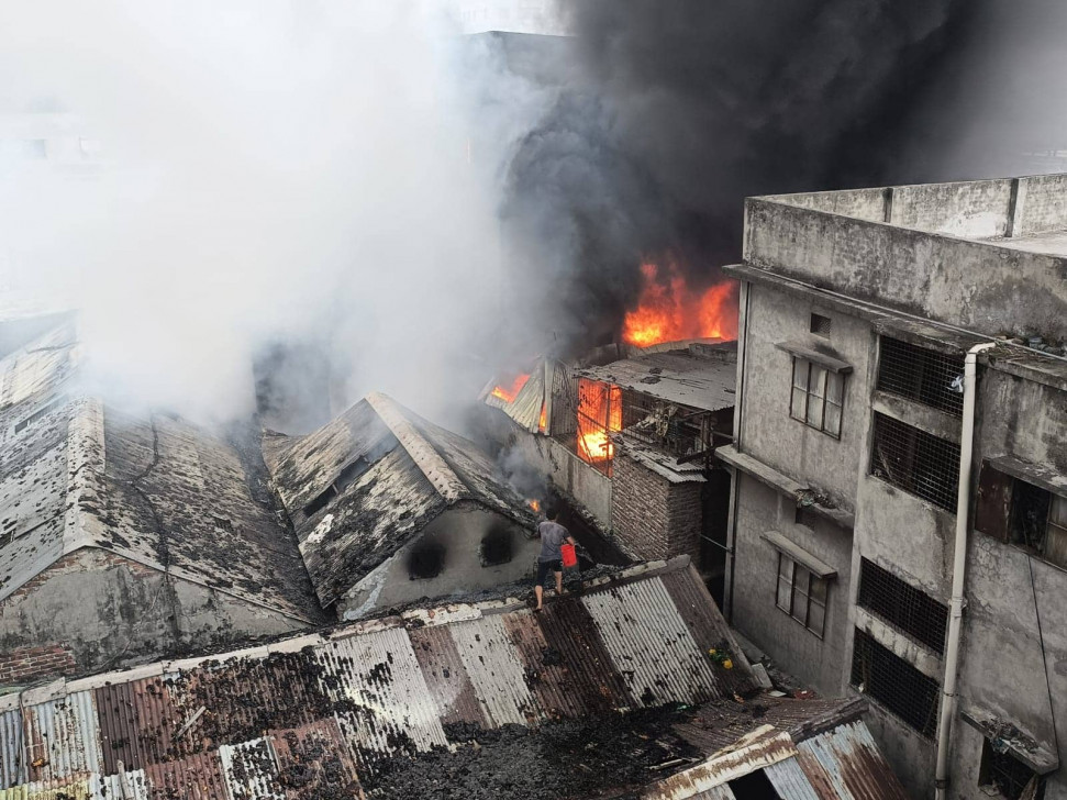 চকবাজারে আগুনে ৫-৬ জন নিখোঁজের দাবি স্বজনদের