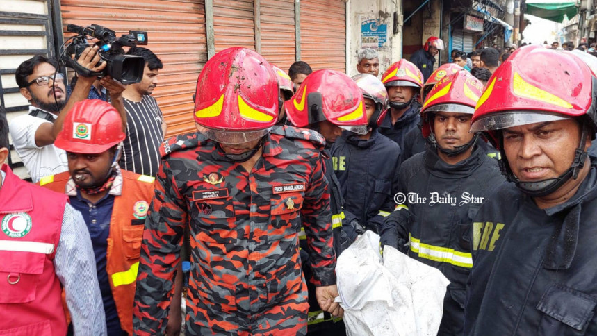 চকবাজারে অগ্নিকাণ্ড: হোটেল মালিক আটক