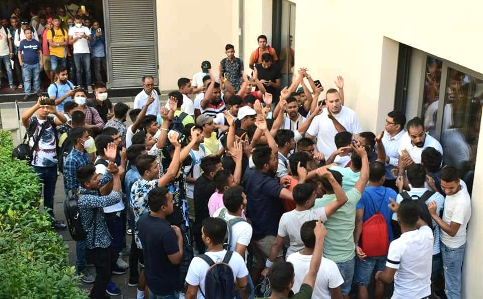 ইতালিতে পাসপোর্ট সংশোধনের দাবিতে প্রবাসীদের বিক্ষোভ, গ্রেপ্তার ২