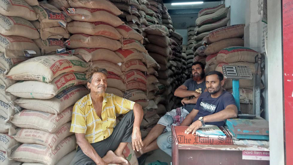 পাবনায় কেজিতে ১০ টাকা পর্যন্ত বেড়েছে মোটা চালের দাম