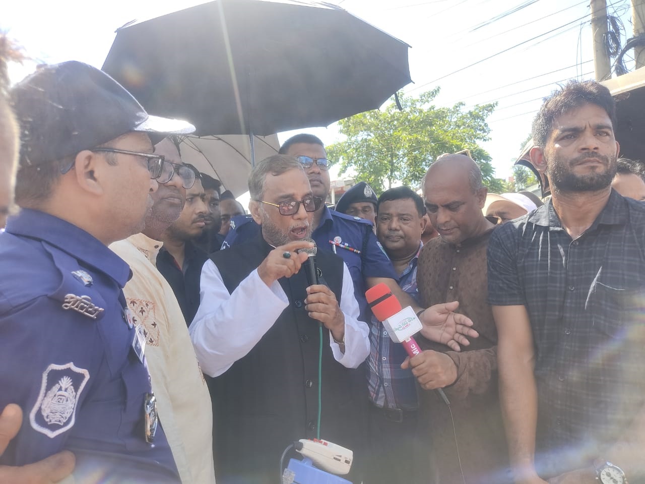 ৩টা দিন অপেক্ষা করেন, সমাধান আসবে: চা-শ্রমিকদের পরিবেশমন্ত্রী