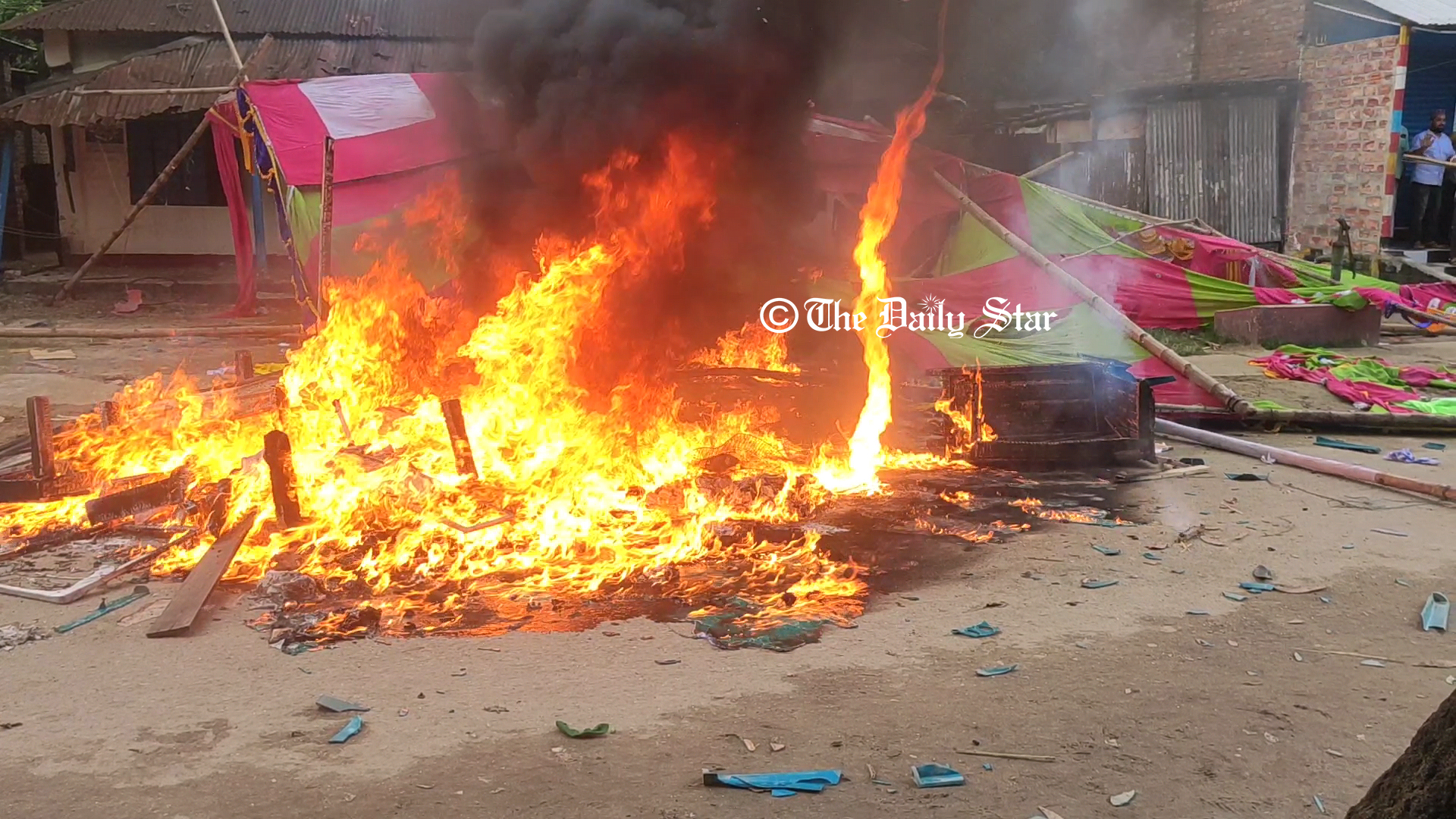 ঠাকুরগাঁওয়ে বিএনপি অফিস ভাঙচুর-মঞ্চে অগ্নিসংযোগের অভিযোগ আ. লীগের বিরুদ্ধে