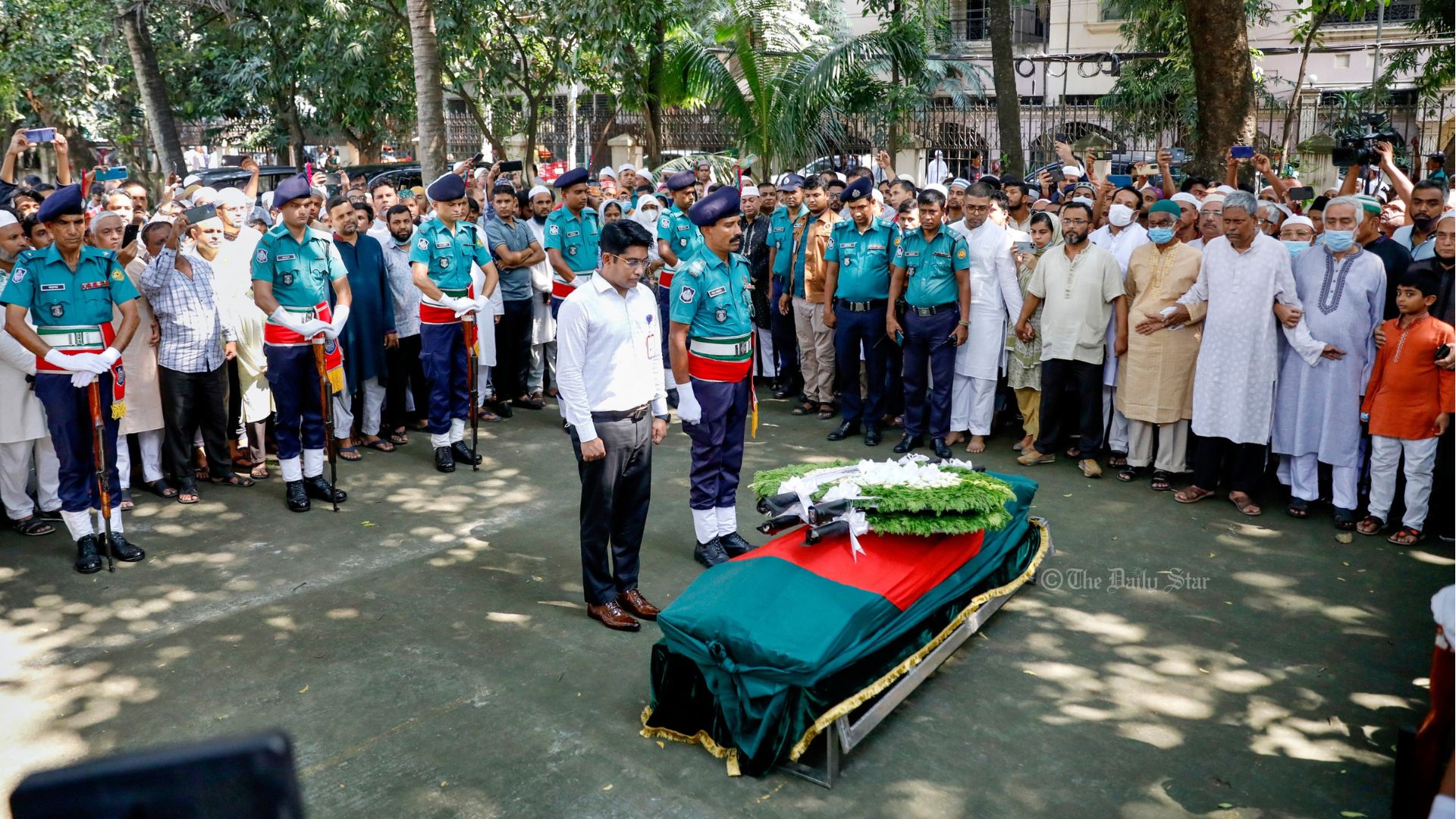 শহীদ বুদ্ধিজীবী কবরস্থানে চিরনিদ্রায় শায়িত আকবর আলি খান
