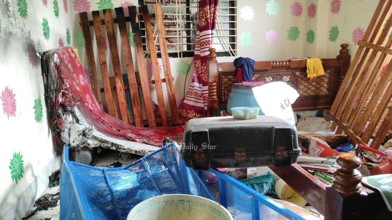 রূপগঞ্জে ছাত্রদল-যুবদল নেতাকর্মীদের বাড়িতে হামলা-লুটপাট