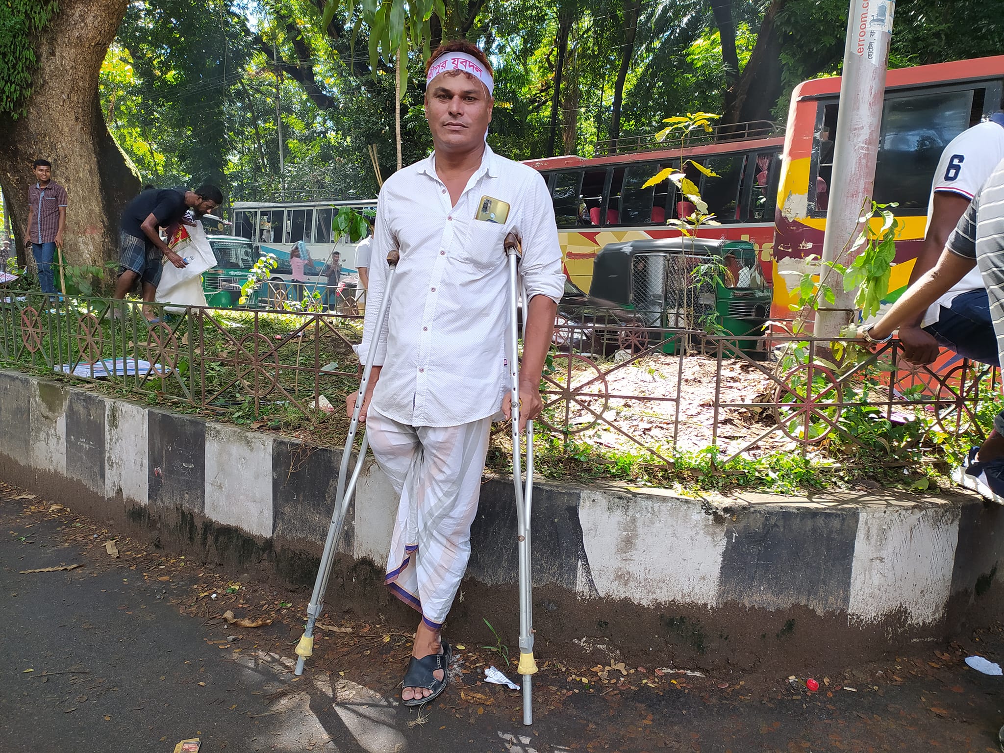 ক্রাচে ভর করে লক্ষ্মীপুর থেকে চট্টগ্রামে বিএনপির সমাবেশে কামাল