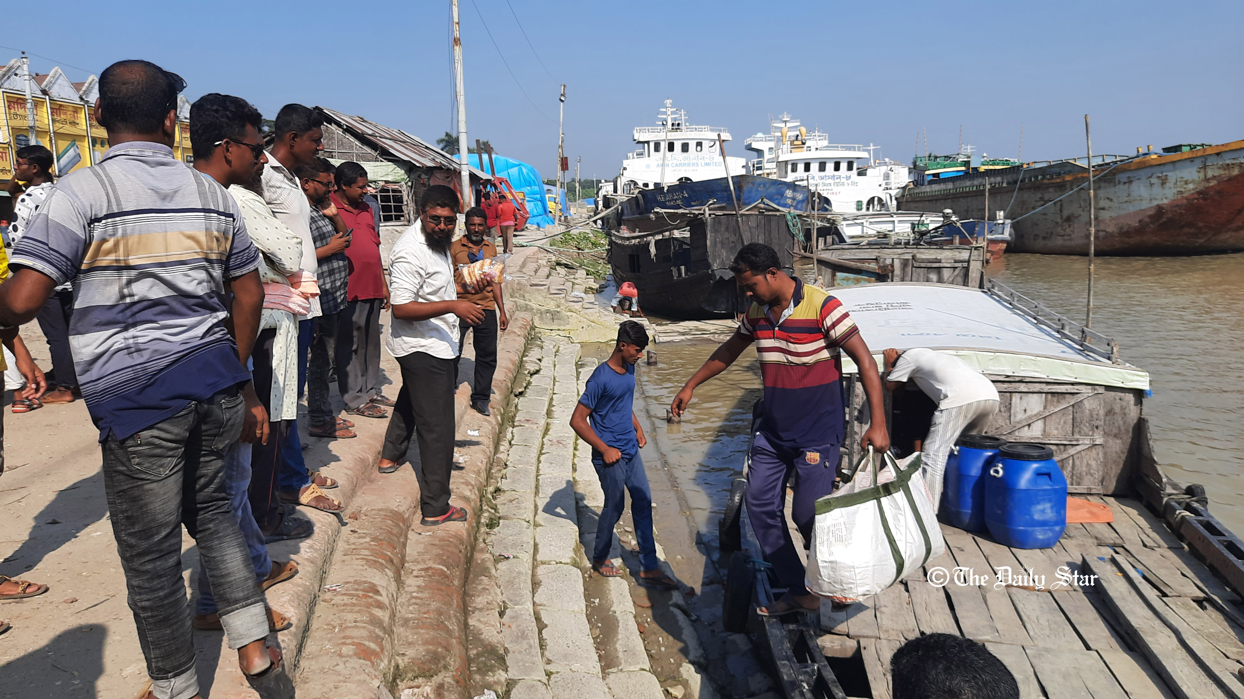 বিএনপি নেতা-কর্মীদের খাবার ছিনিয়ে নেওয়ার অভিযোগ আ. লীগের বিরুদ্ধে