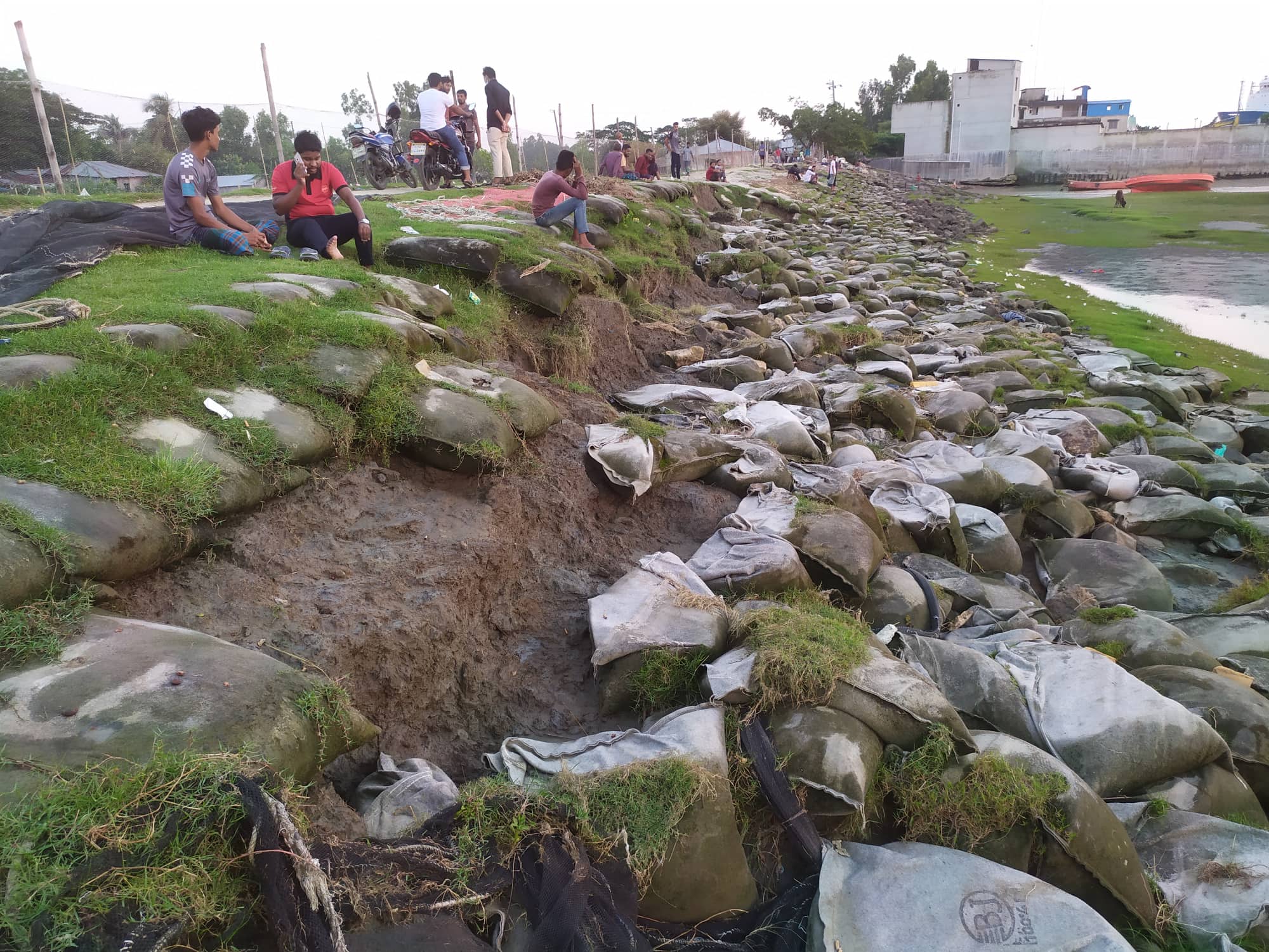 চট্টগ্রামের ৪৫ কিলোমিটার বেড়িবাঁধ ঝুঁকিপূর্ণ
