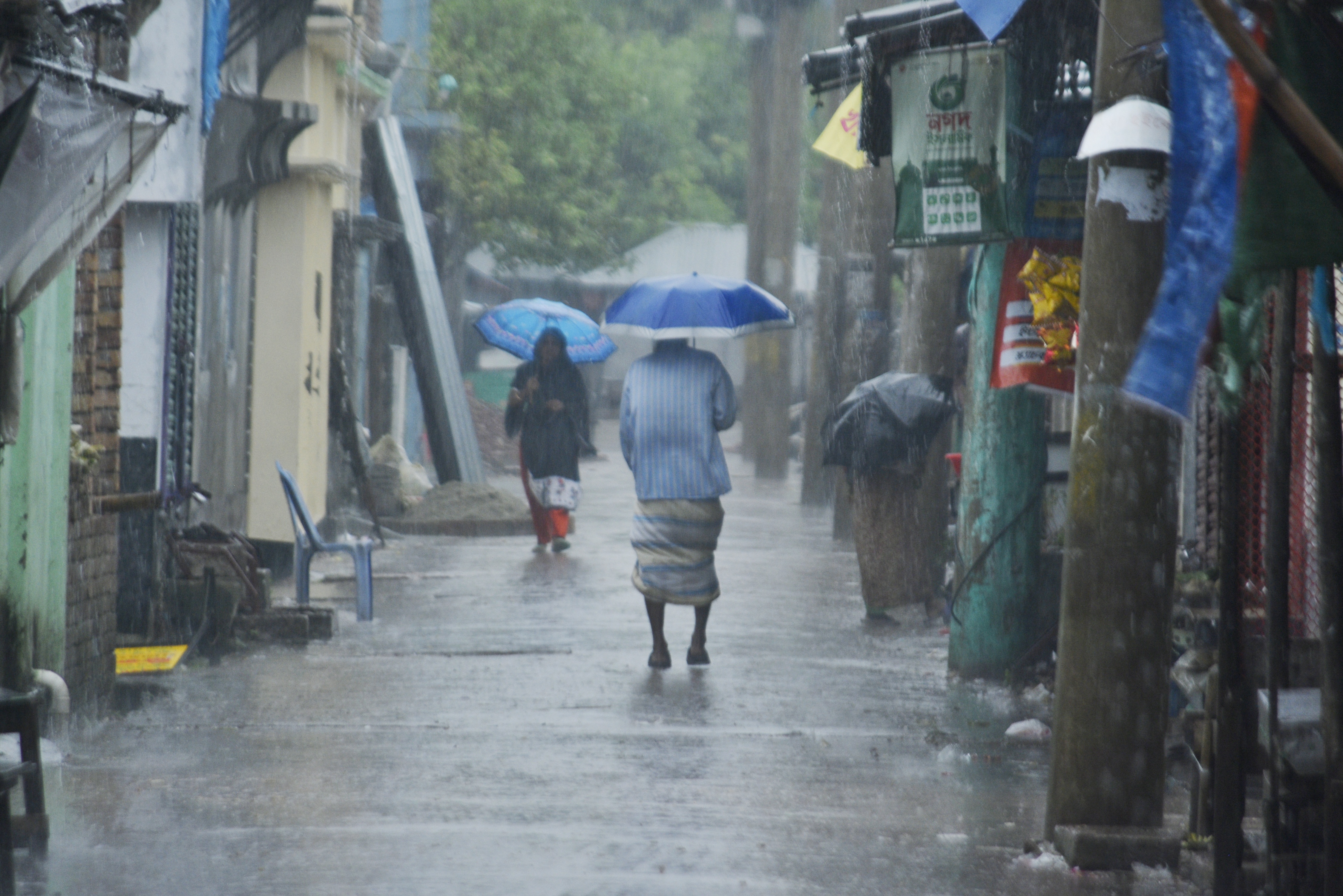 ঘূর্ণিঝড় ‘সিত্রাং’র প্রভাবে খুলনায় ভারী বর্ষণ