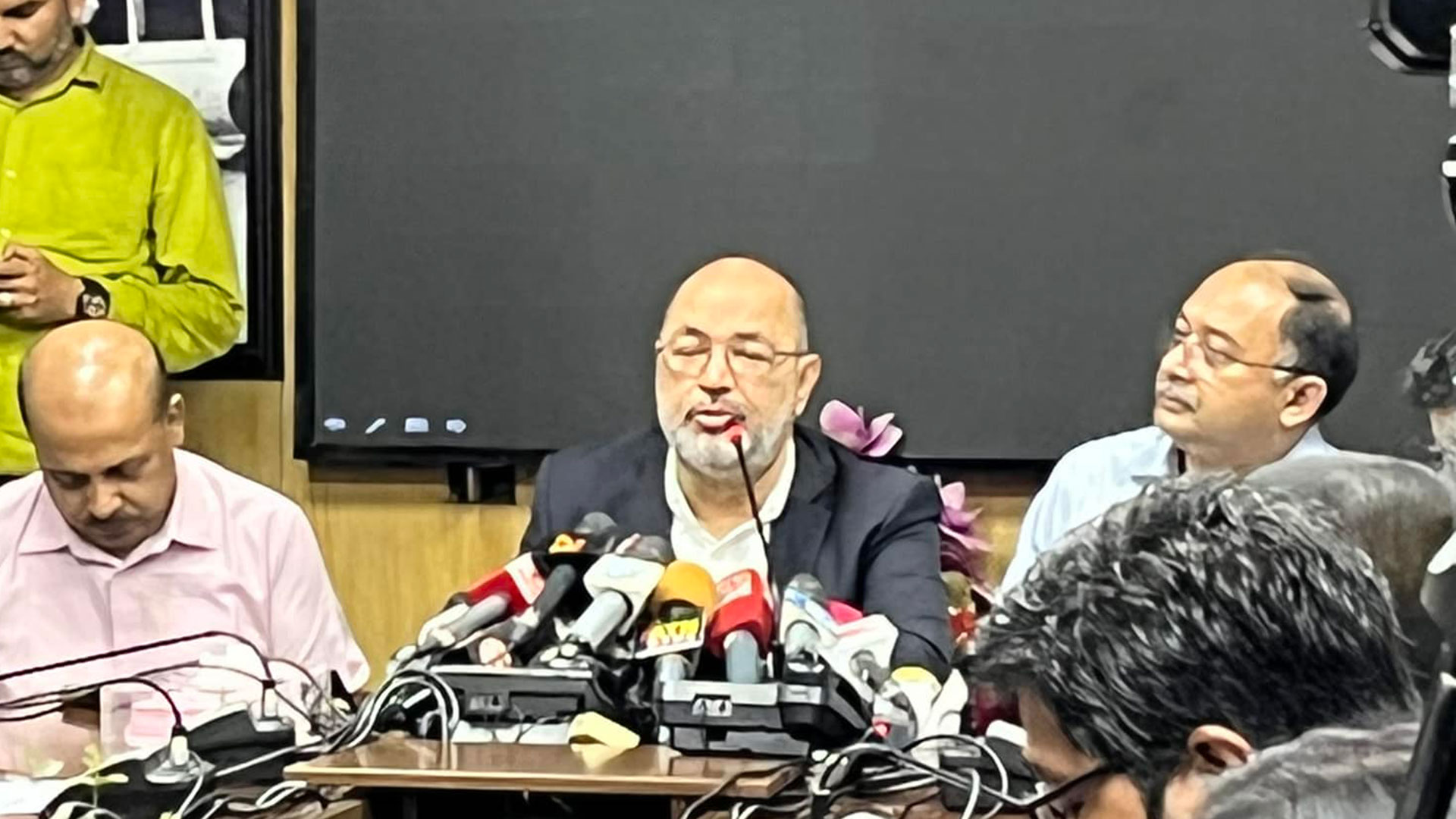 ‘ভোর ৬টায় ঘূর্ণিঝড়ের কেন্দ্র পটুয়াখালী-বরগুনা অতিক্রম করবে’