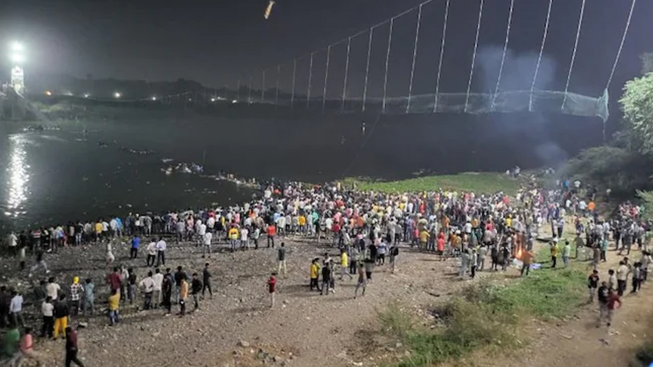গুজরাটে ঝুলন্ত সেতু ধস, নিহত বেড়ে ৯১