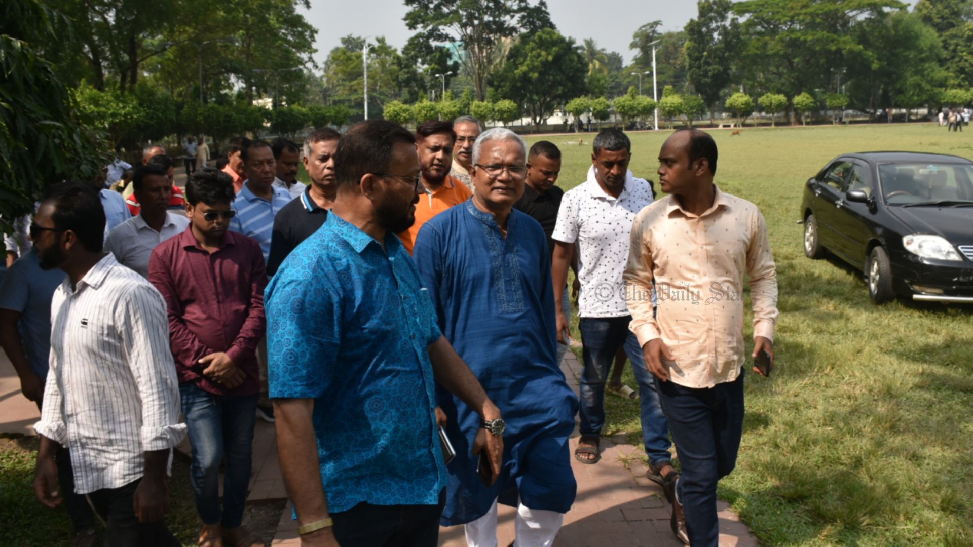 বরিশালে বঙ্গবন্ধু উদ্যানে বিএনপির গণসমাবেশের প্রস্তুতি চলছে