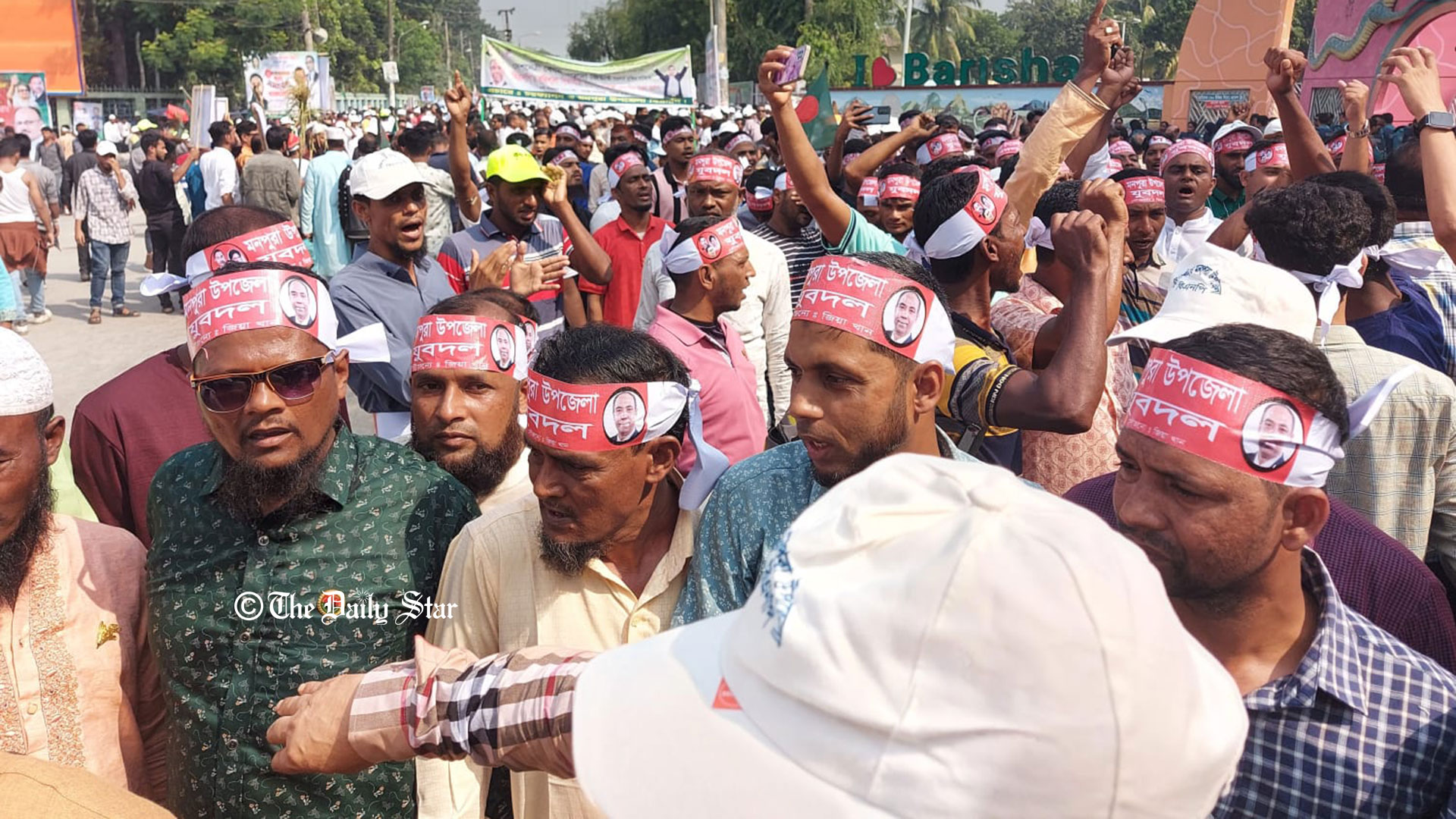 বঙ্গবন্ধু উদ্যানের বাইরে সভাস্থলের ব্যাপ্তি ছাড়িয়েছে প্রায় ৩ কিলোমিটার