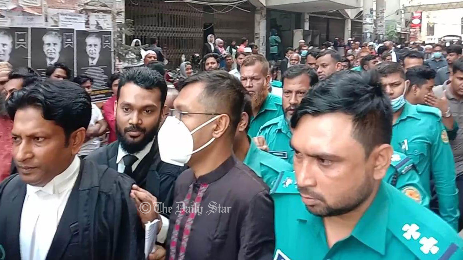 ডিজিটাল নিরাপত্তা আইনে গ্রেপ্তার বাবুল আক্তার, রিমান্ড শুনানি দুপুরে