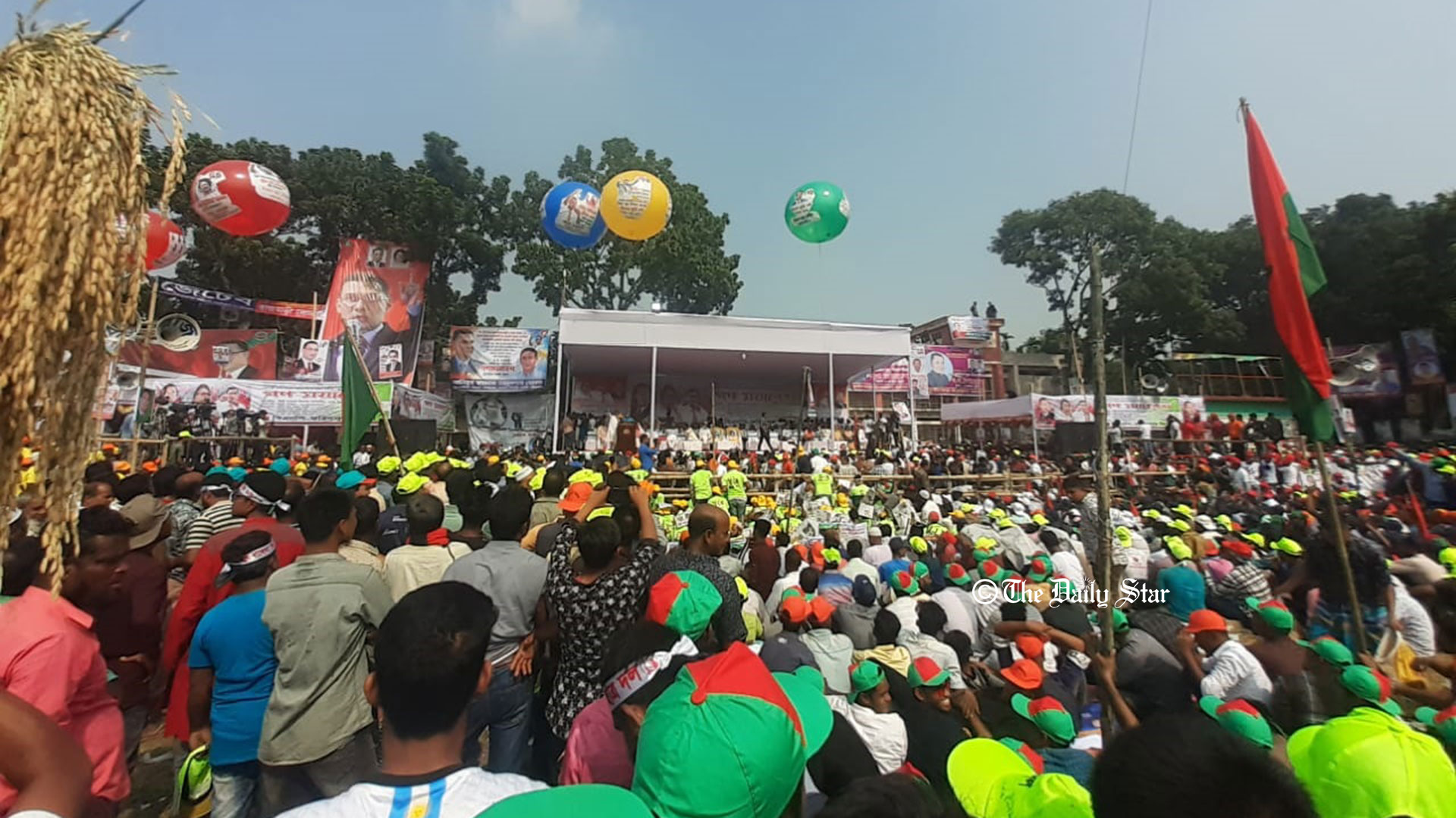 বিএনপির সমাবেশস্থলের ২ পাশে ৪ কিলোমিটার সড়কে নেতা-কর্মীদের অবস্থান