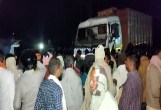 বিহারে ধর্মীয় শোভাযাত্রায় দ্রুতগামী ট্রাক, শিশুসহ নিহত ১২