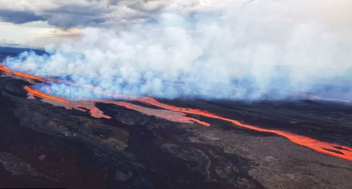 ৪০ বছর পর পৃথিবীর সর্ববৃহৎ সক্রিয় অগ্নিগিরির অগ্ন্যুৎপাত