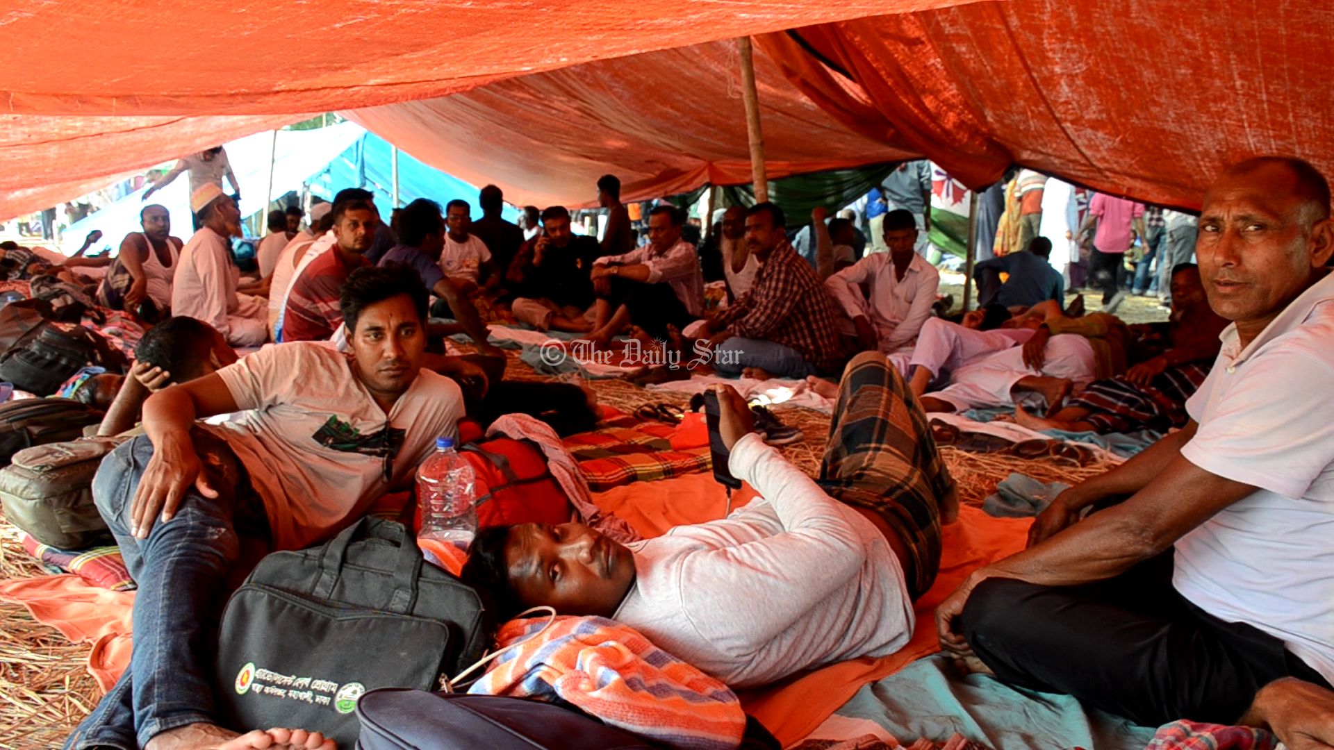 পথে পথে বাধা পেরিয়ে রাজশাহী আসছেন বিএনপি কর্মীরা