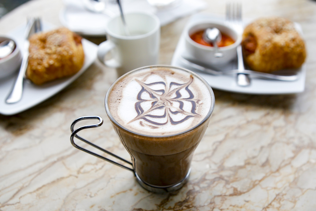 চা প্রেমী জাতির কাছে কফির আমেজ