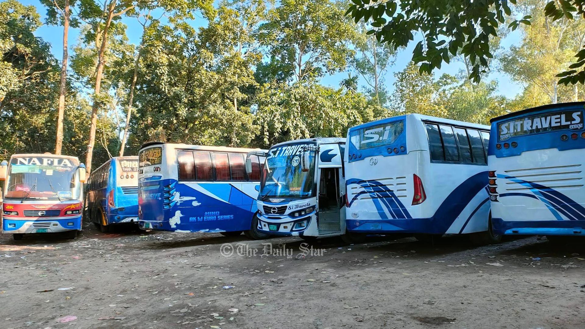 চাকরির পরীক্ষা ঢাকায়, বাস বন্ধে আসতে পারছেন না উত্তরাঞ্চলের প্রার্থীরা
